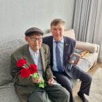 Колледж экономики и техники Усть-Каменогорска поздравил ветеранов с 80-летием Победы
