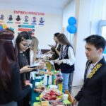 (Қазақша) Колледждегі қайырымдылық жәрмеңкесі: жүректерді біріктірген игі істер